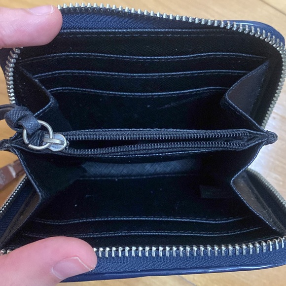 DKNY navy wallet - Picture 3 of 3